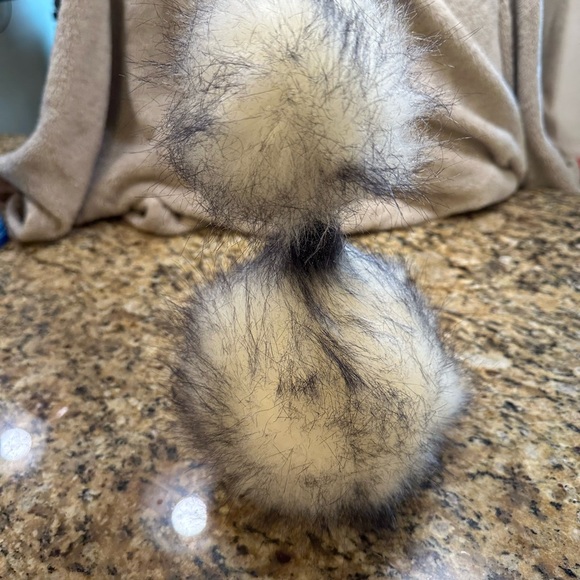 JELLYCAT Emu Dazzle Pom Pom - Picture 3 of 6